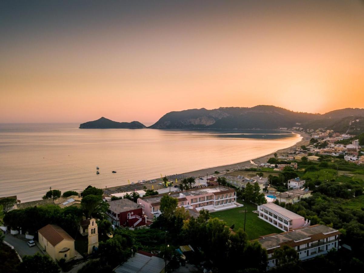Athina *