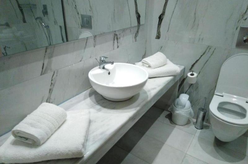 Athina Hotel Agios Georgios Pagon